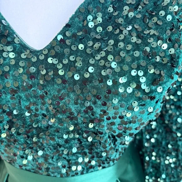 NEW Emerald Green Dress Sequin Dress with Long Sleeves NWOT Size 1XL/16W - Picture 3 of 14